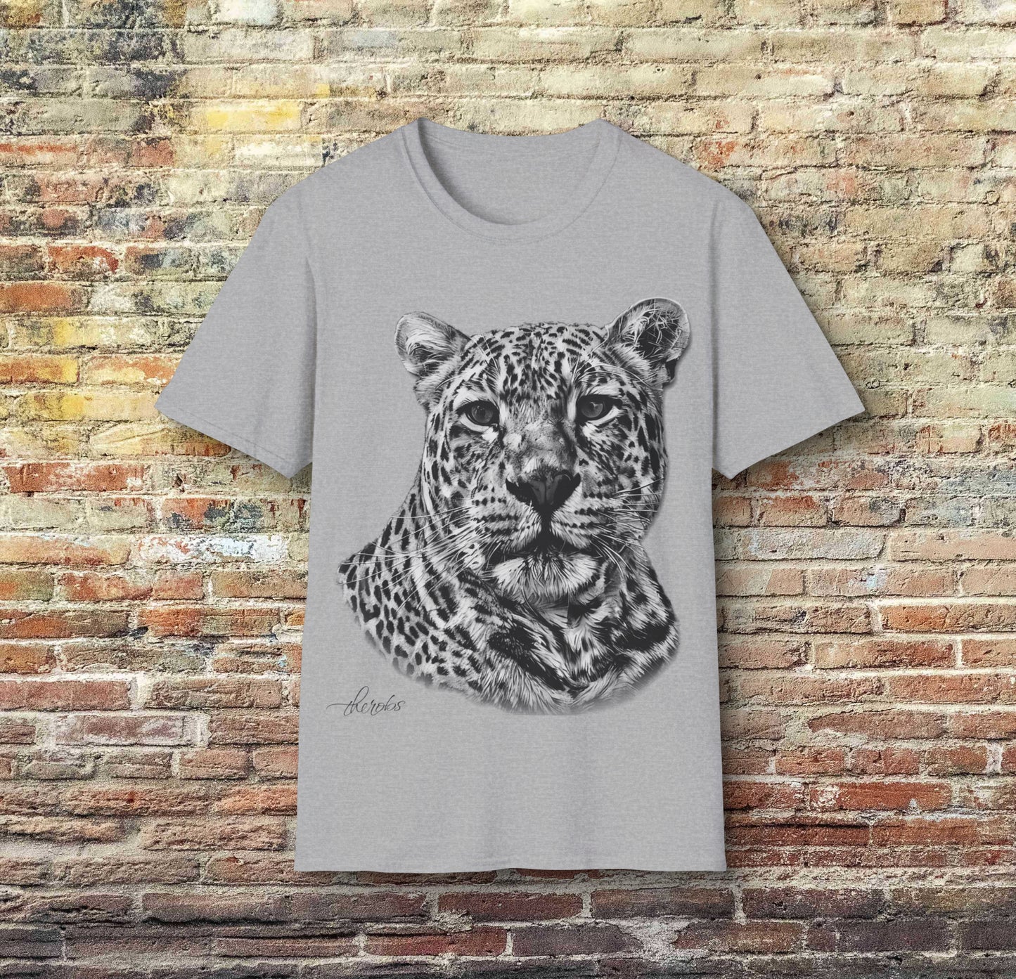 B&W Leopard Unisex Gildan T-Shirt 2