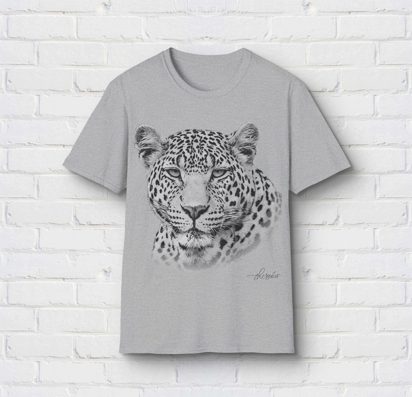 B&W Leopard Unisex Gildan T-Shirt