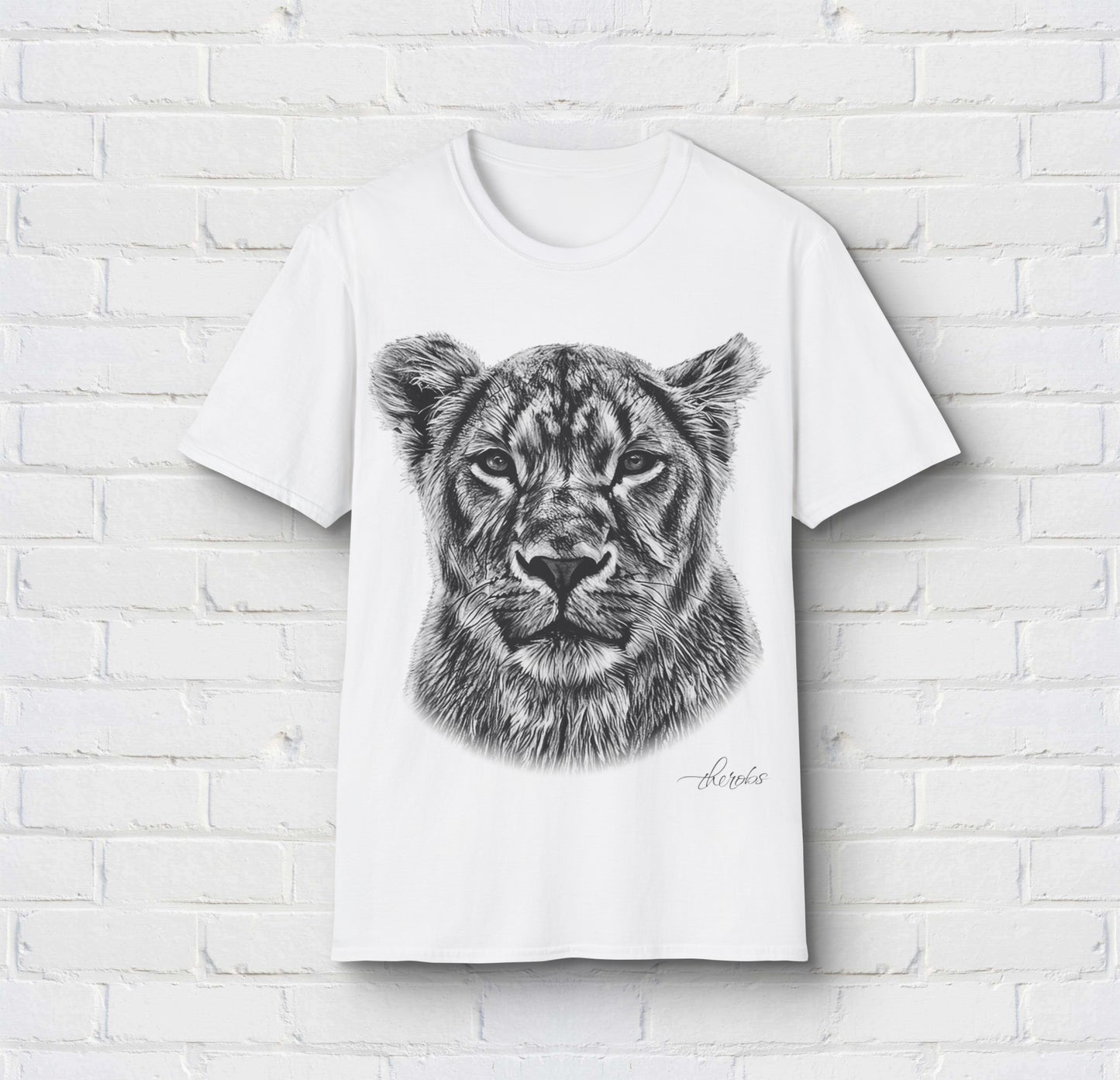 B&W Lioness Unisex Gildan T-Shirt