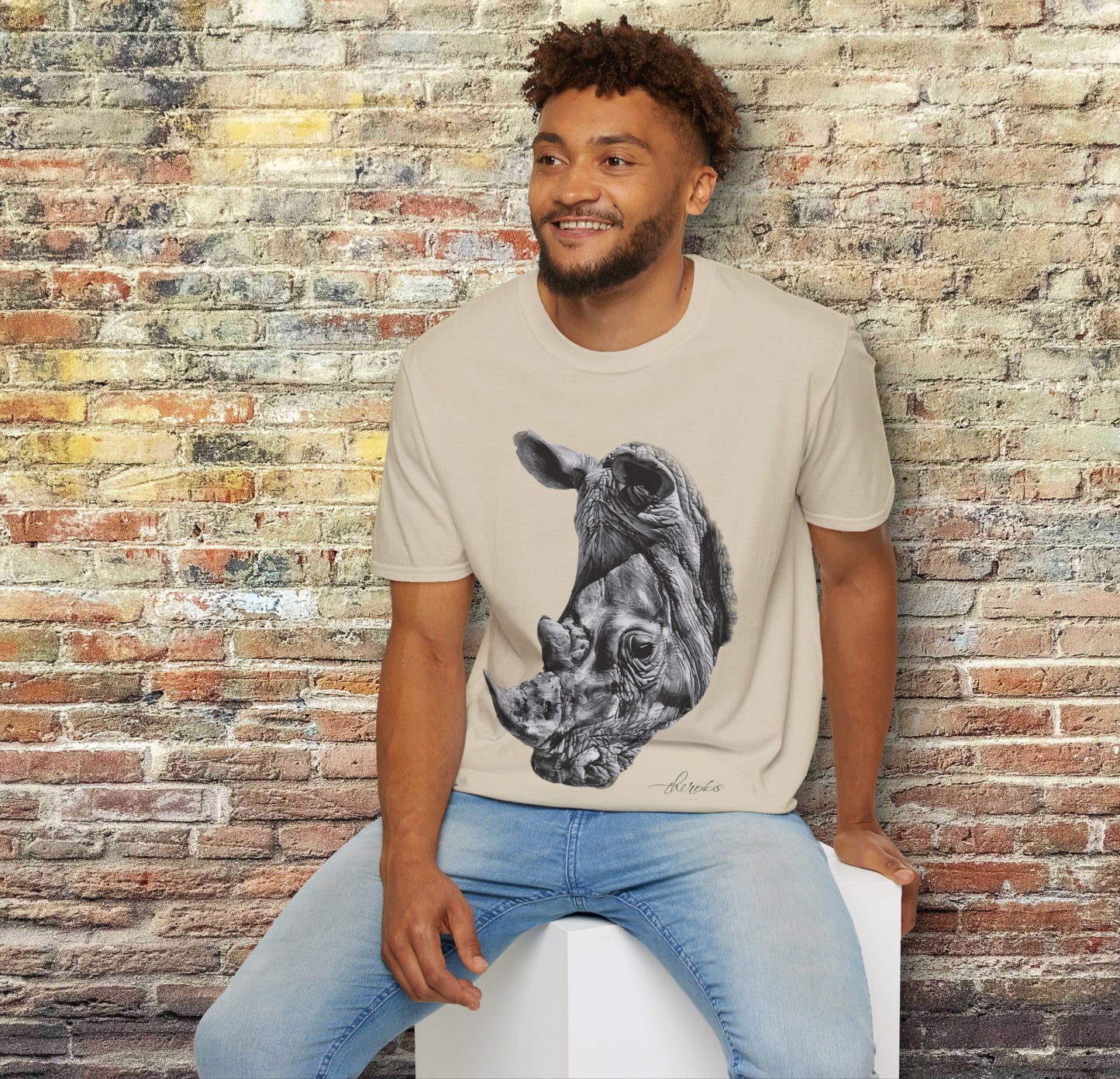 B&W Rhino Unisex Gildan T-Shirt