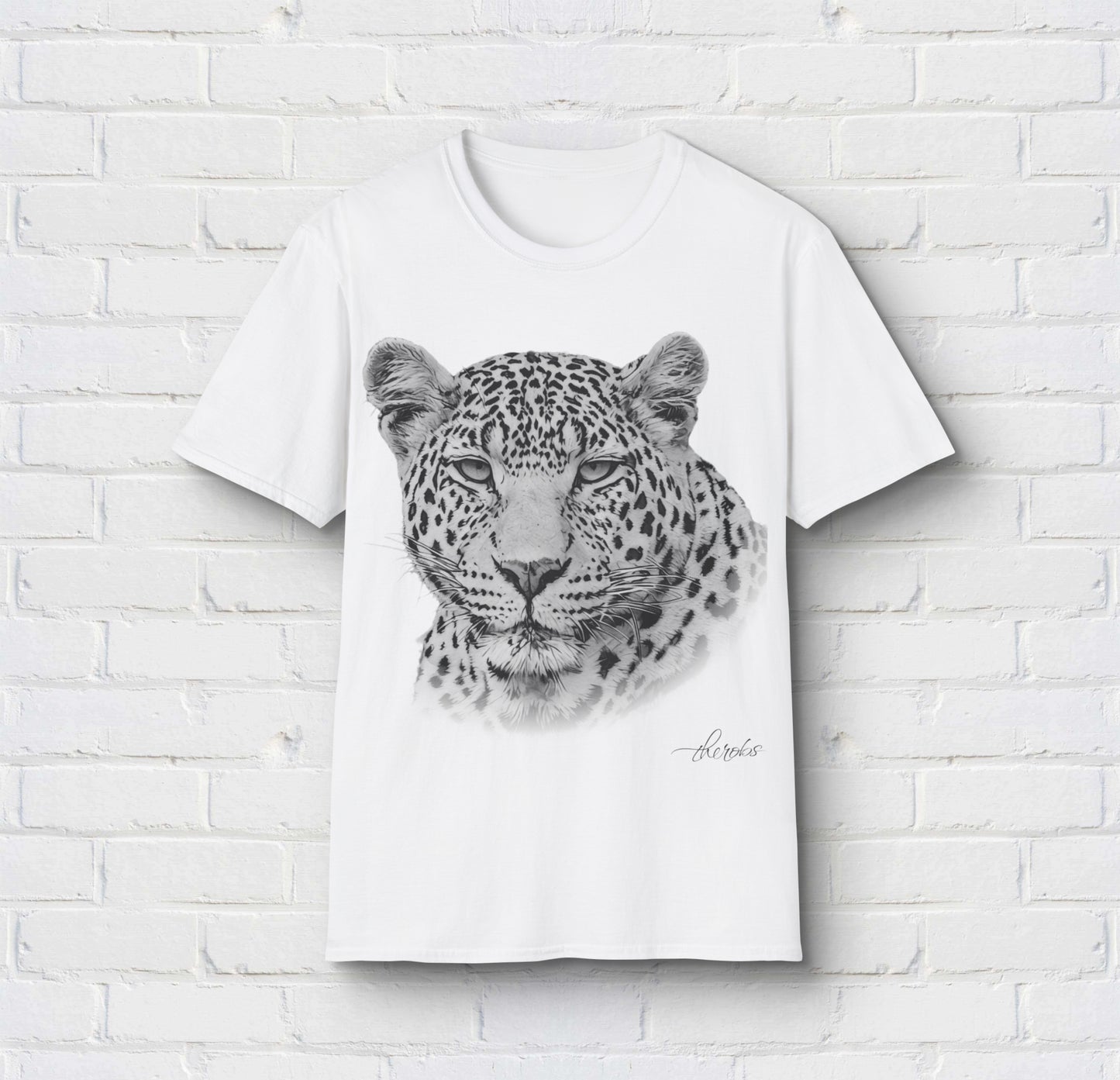 B&W Leopard Unisex Gildan T-Shirt