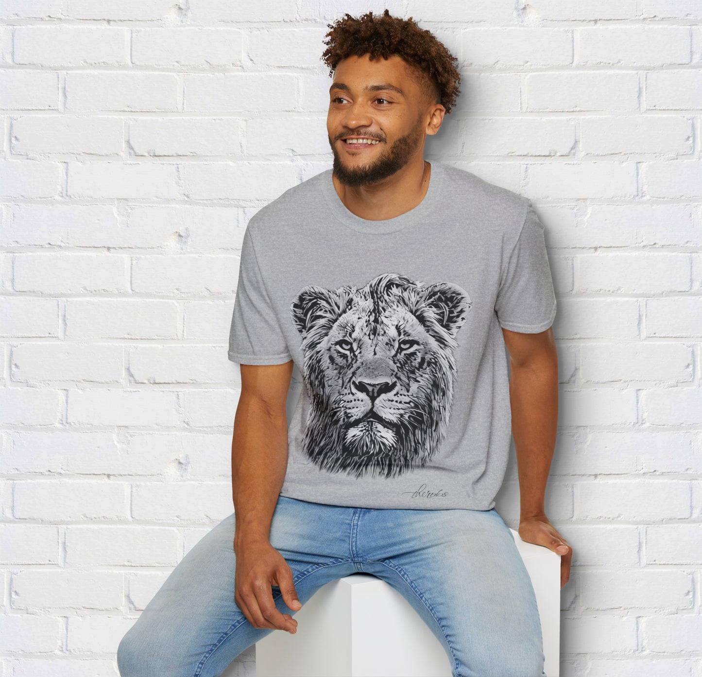 B&W Lion Unisex Gildan T-Shirt