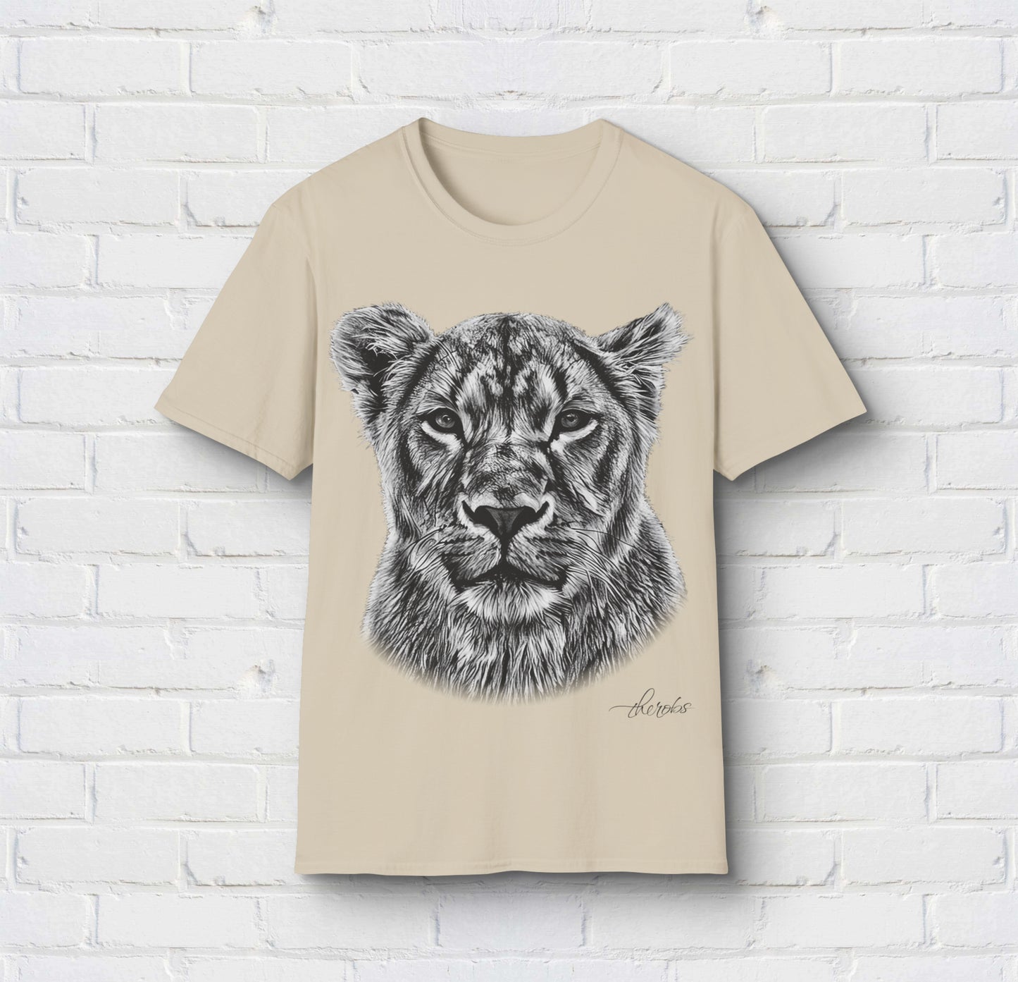 B&W Lioness Unisex Gildan T-Shirt