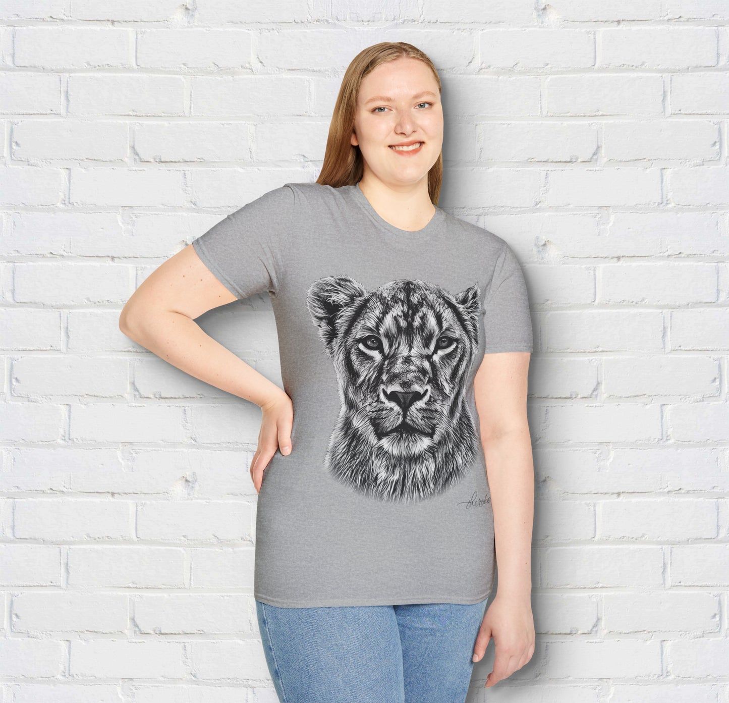B&W Lioness Unisex Gildan T-Shirt